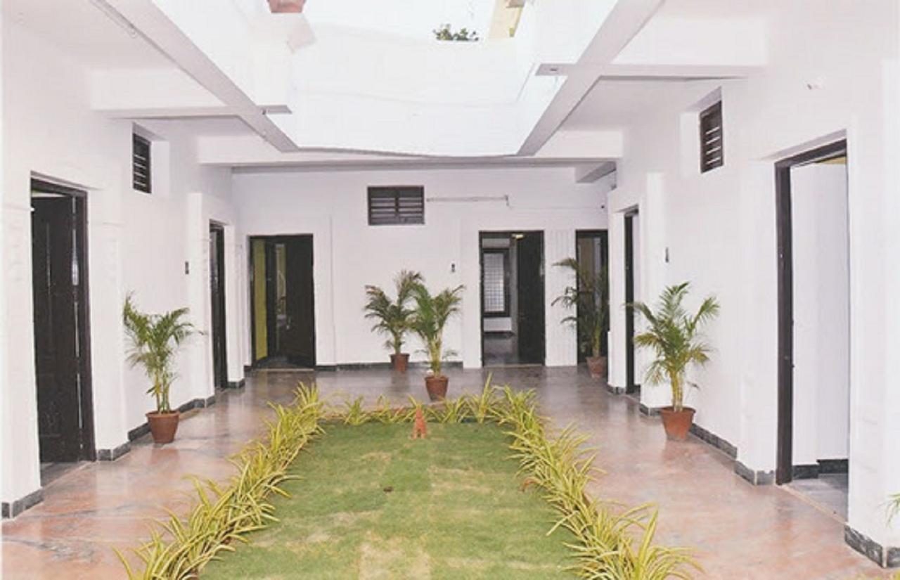 Отель Arunaalaya Residency Тируваннамалай Экстерьер фото